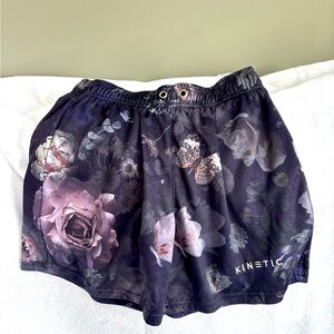 Men’s Size Medium Kinetic mesh shorts.